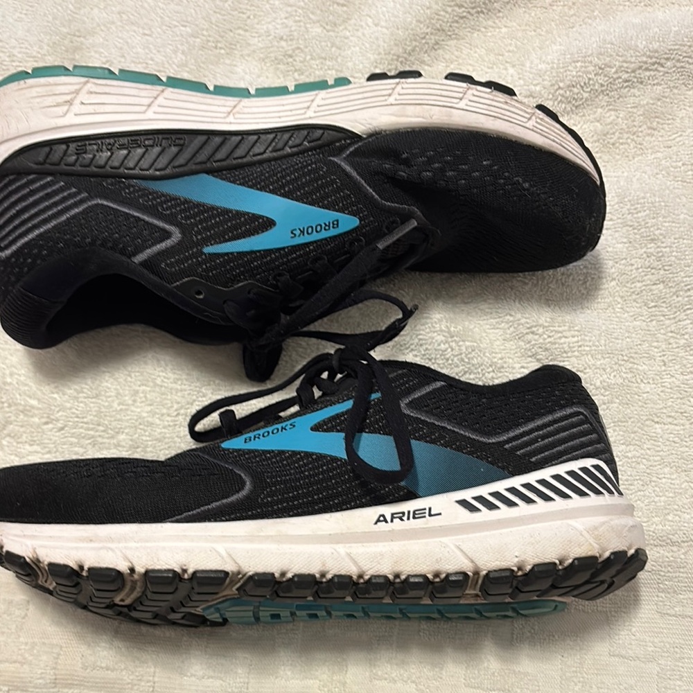 Brooks Black and Blue Athletic Shoes with Breathable Mesh